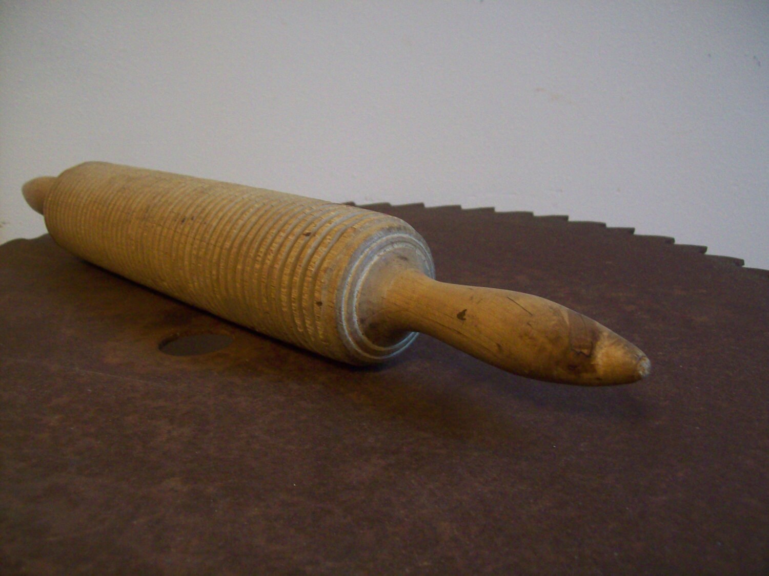 Antique Lefse rolling pin all one piece corrugated