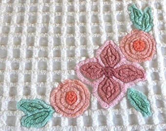 Vintage Chenille Bedspread Queen Size White Pink Daisies Coverlet