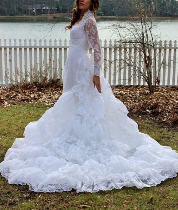 Items similar to Vintage Wedding Dress in a modern size Small, size 4 to 6, Tulle, Train, Long