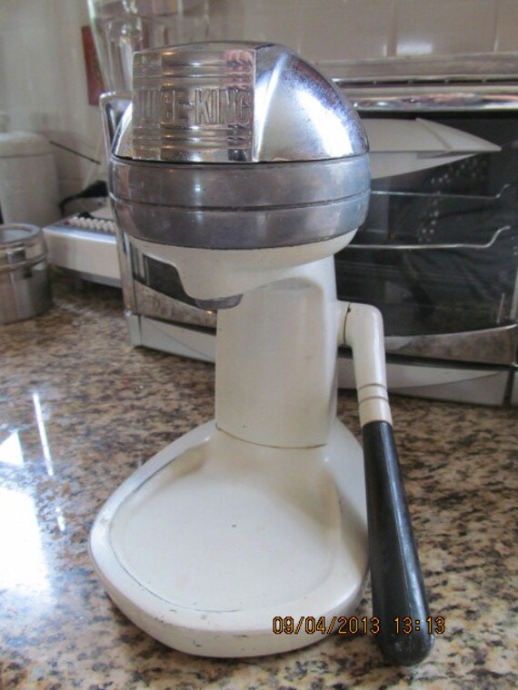 Vintage Juice King Hand Juicer great condition white and