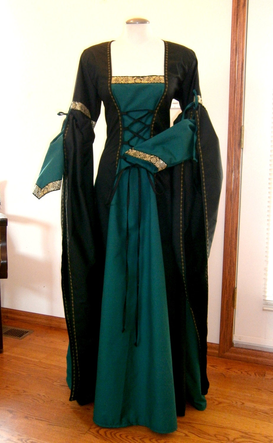 Medieval Dress Renaissance Fairs Gown LARP Fantasy Dress