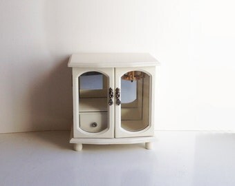 Vintage Wood Jewelry Case Upcycled / Painted Jewelry Box / Ivory / Cream of Wheat / Shabby Chic Decor / Trinket Box / Display Case