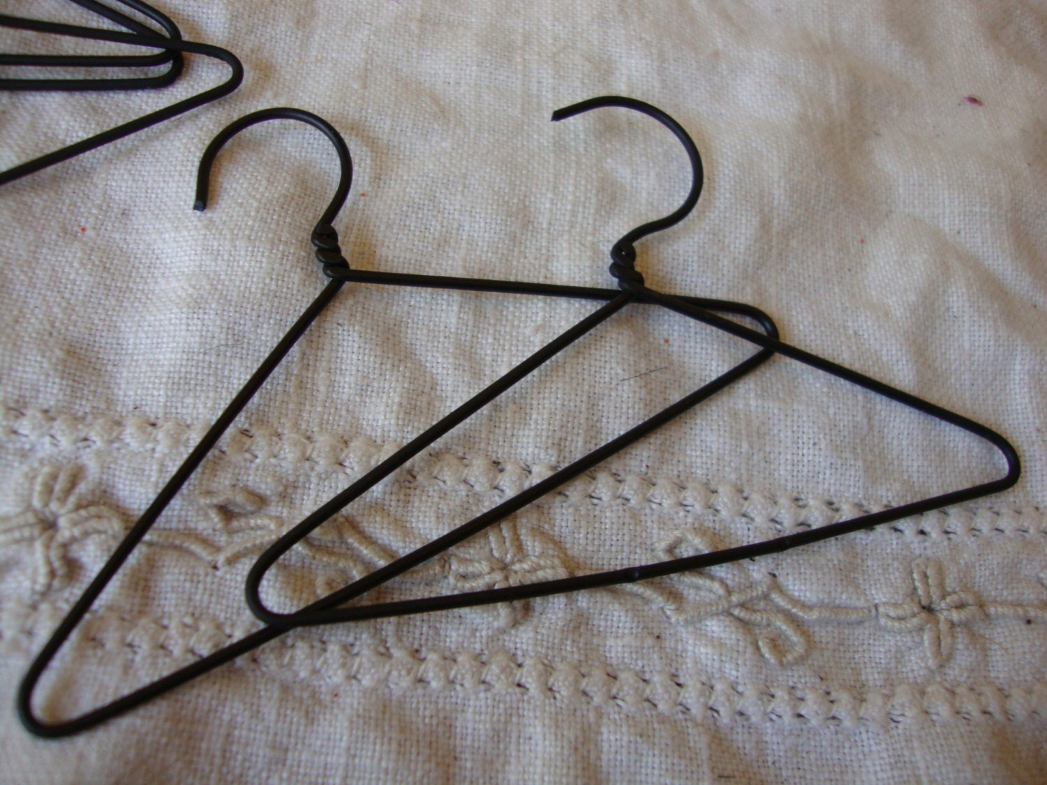 Mini wire hangers 3 clothes hanger black metal Craft