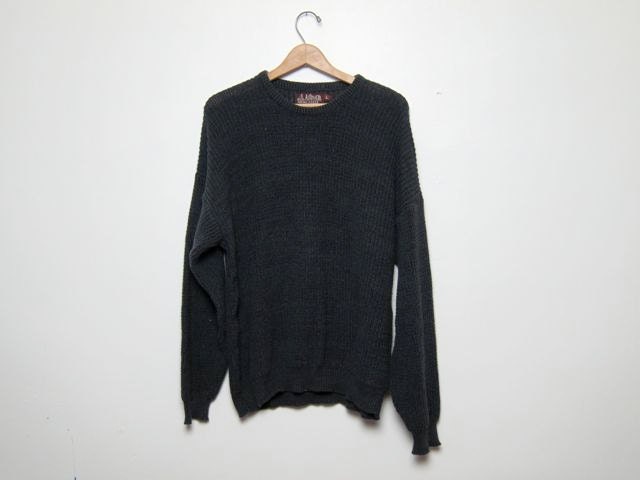 vintage black sweater. oversized sweater.