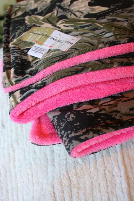Realtree Camo Blanket and Bubblegum Pink Cuddle Fleece with