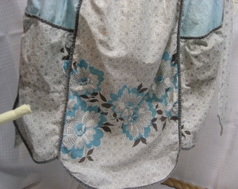 Farmhouse Chic Half Apron in a Floral Pattern with pockets