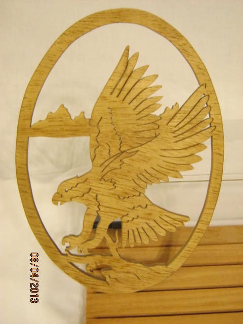 EAGLE in OVAL FRAME Scroll Saw Plaque