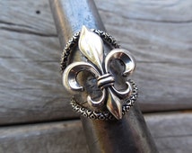 Fleur de lis ring in sterling silver