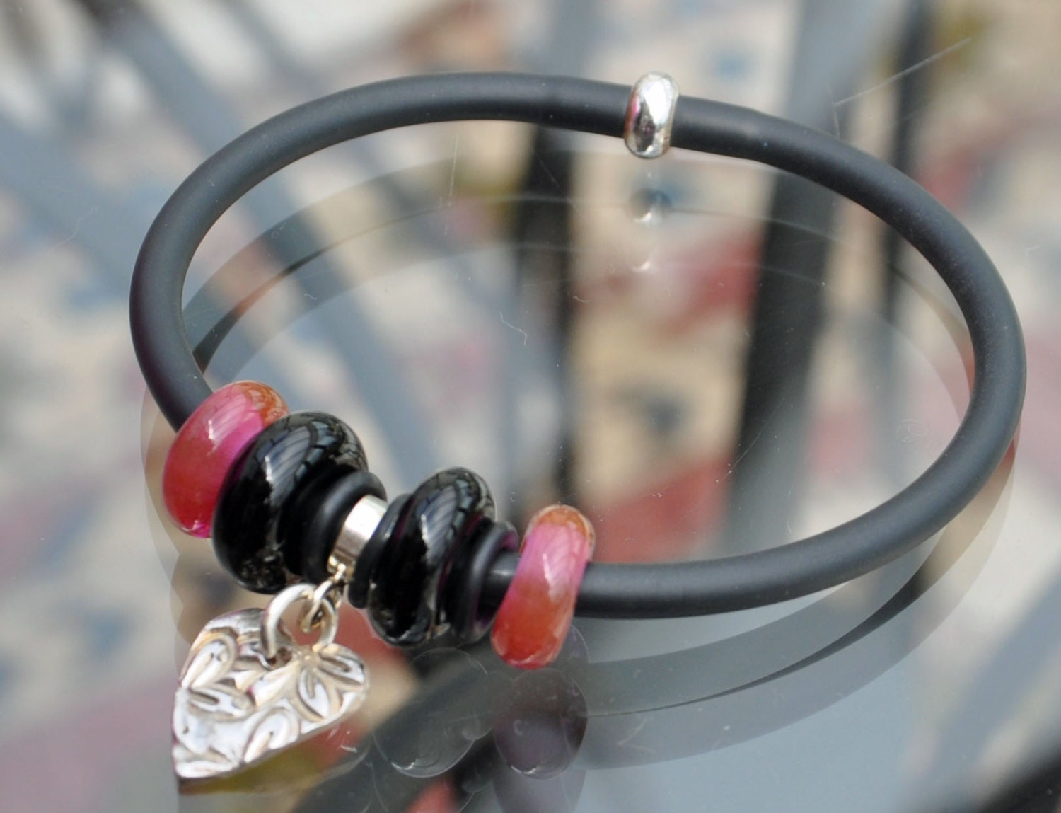rubber-tubing-bracelet-with-large-hole-lampwork-beads