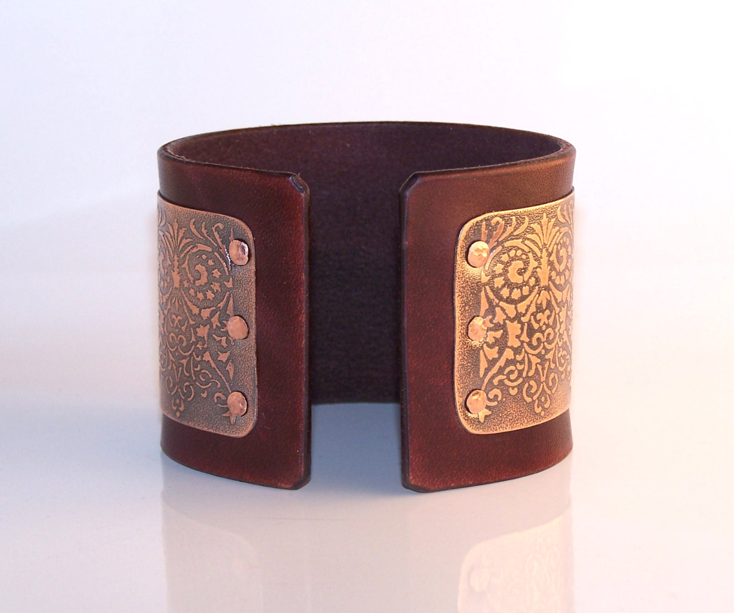 Beautiful leather and etched copper women cuff by byCopperfield