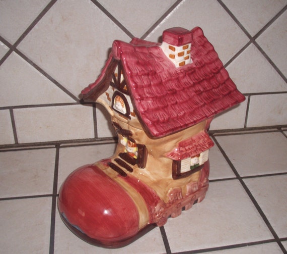 old-lady-who-lived-in-a-shoe-cookie-jar