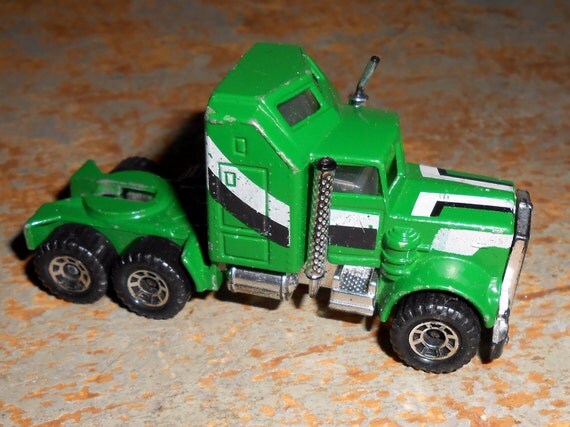 Vintage Toy  Kenworth  Aerodyne Green Truck  Semi  Truck 