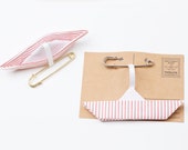 Mum baby accessories Safety pin Baby Boat / Stroller or diaper Bag Accessory / Red strips / Postcard / Boats /mum baby origami