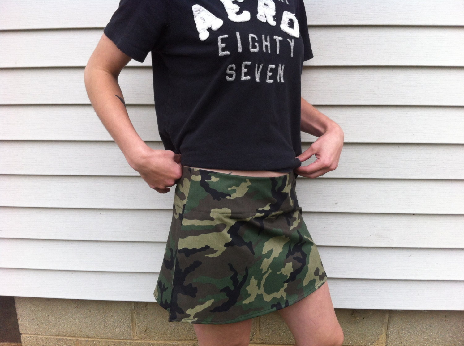 girls green camo mini skirt with zipper size3-4 and 5-6 short