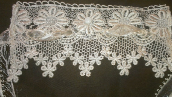 White Vintage Lace Cuff