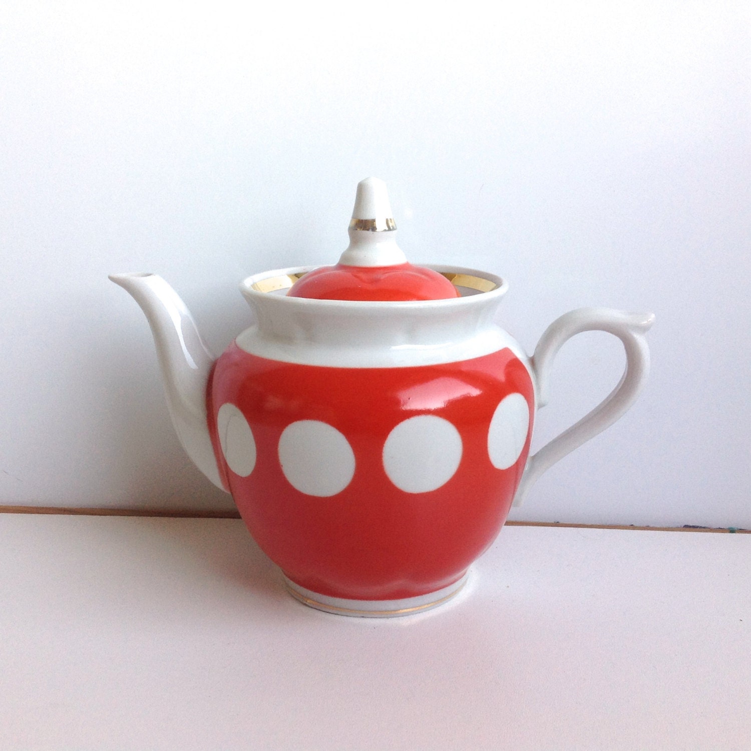 Vintage soviet teapot / retro teapot / red teapot Haute Juice