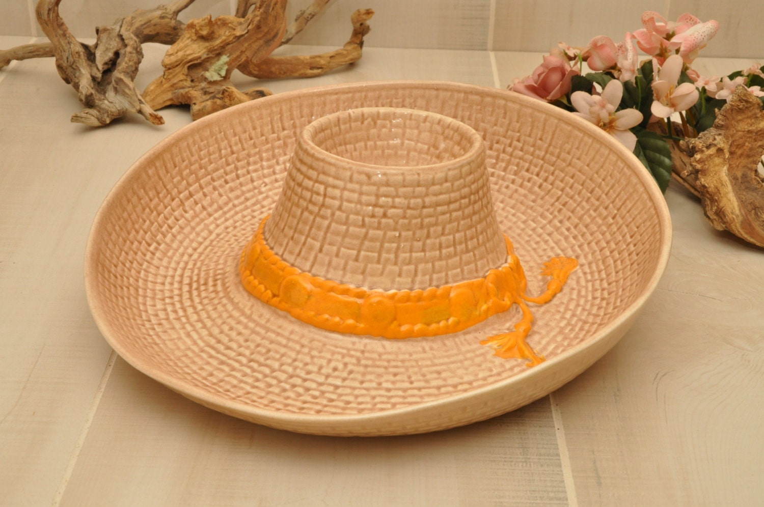 Vintage USA Pottery Straw Hat Chip and Dip Bowel Circa 1970s