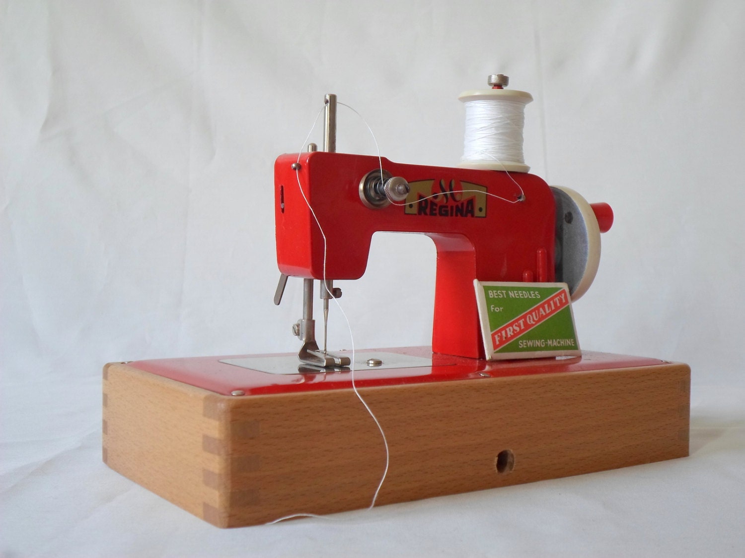 vintage children sewing machine REGINA mechanical