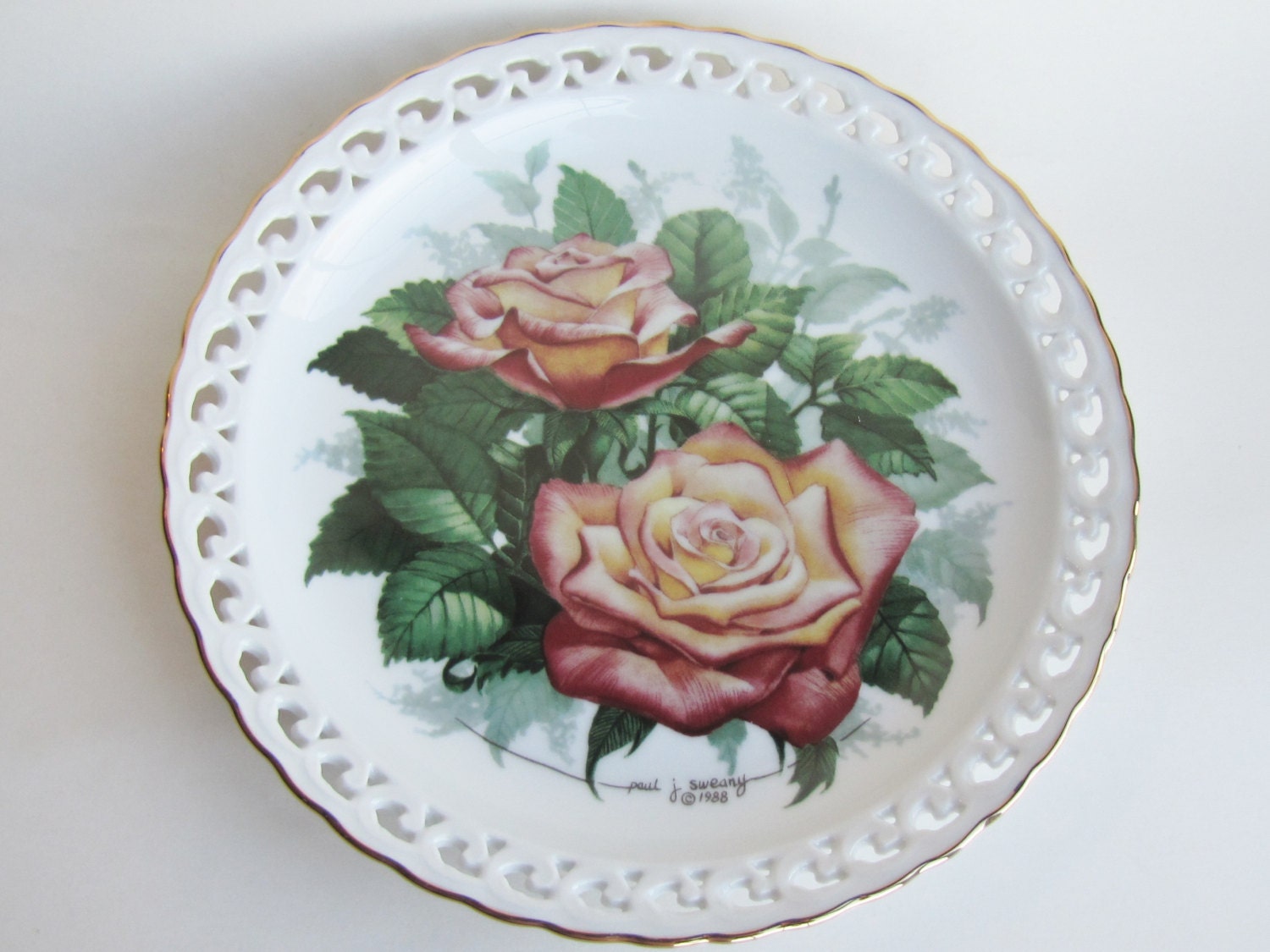 American Rose Garden 'President Herbert Hoover'