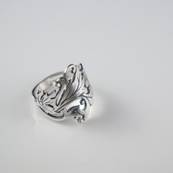 Floral motifs silver ring fine jewelry metalwork
