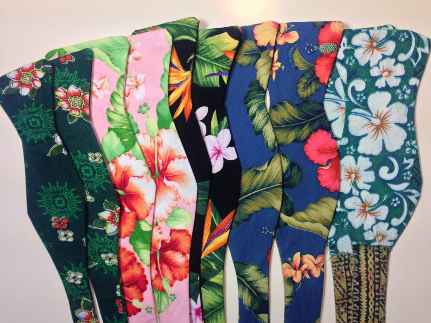Hawaiian floral adjustable Bow Tie / selftie / by HxHAttire