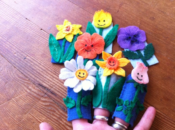 Items similar to Pattern for Flower Finger Puppets felt glue or stitch ...
