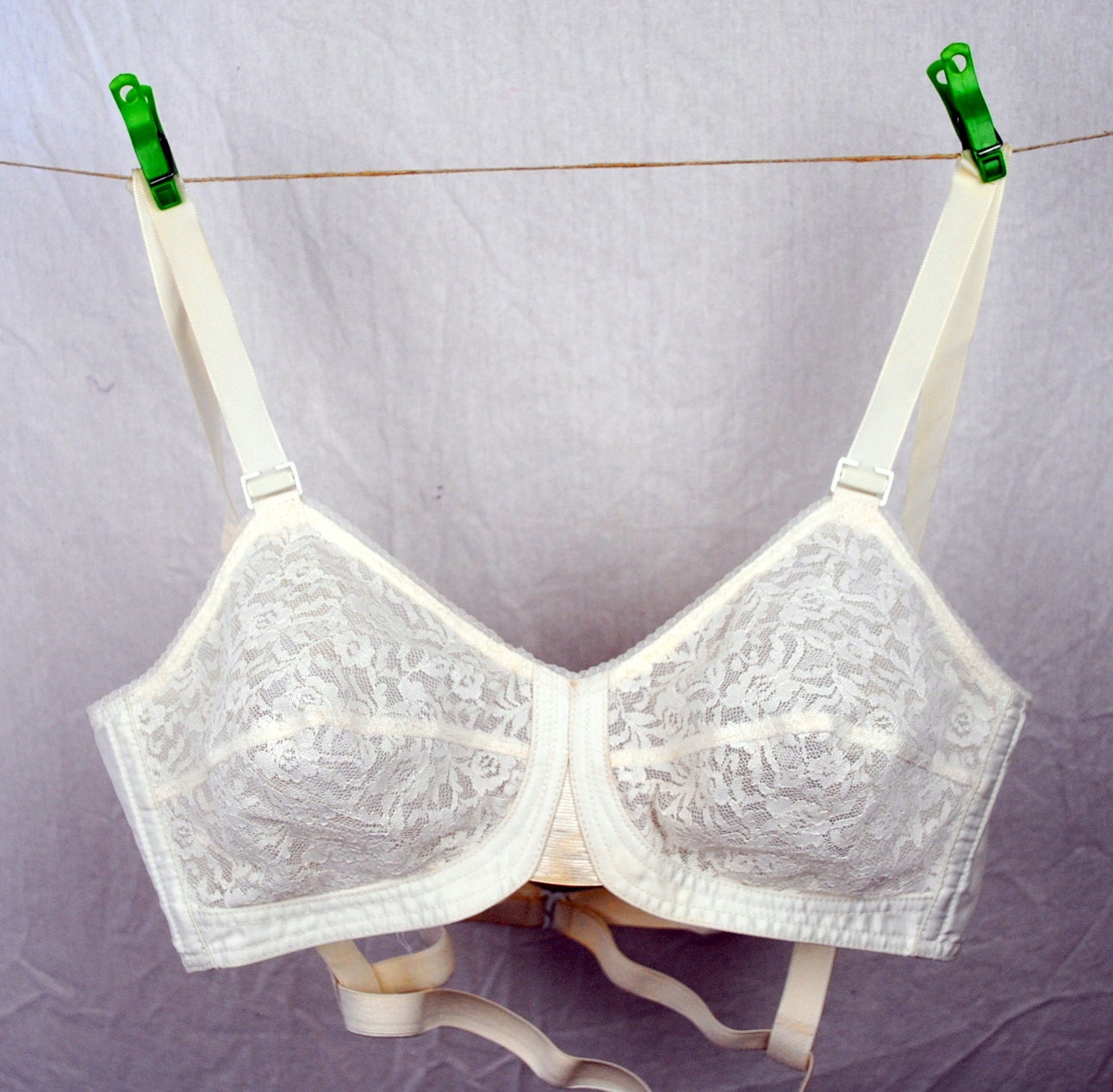 Vintage 1960s Lace Bullet Bra By Pre Lude Maidenform 34 B