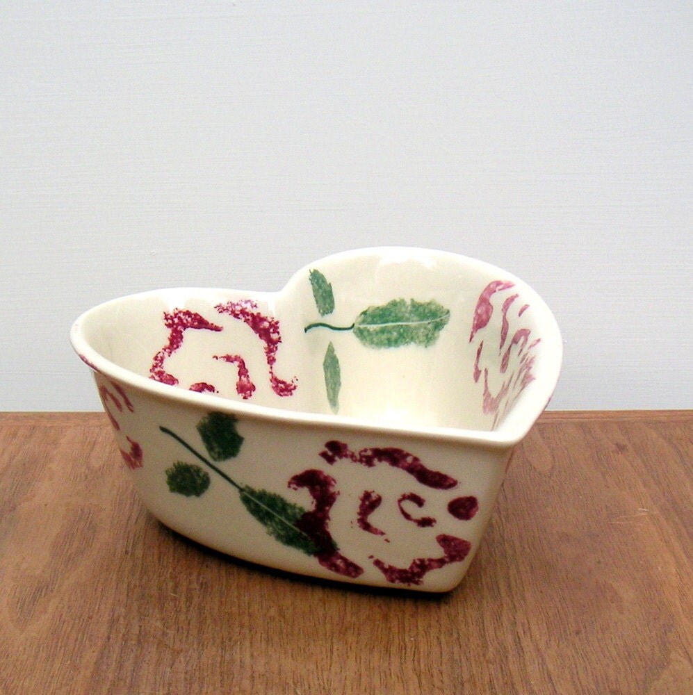 Hartstone Pottery Vintage Floral Heart Bowl Sponge by fifthseason