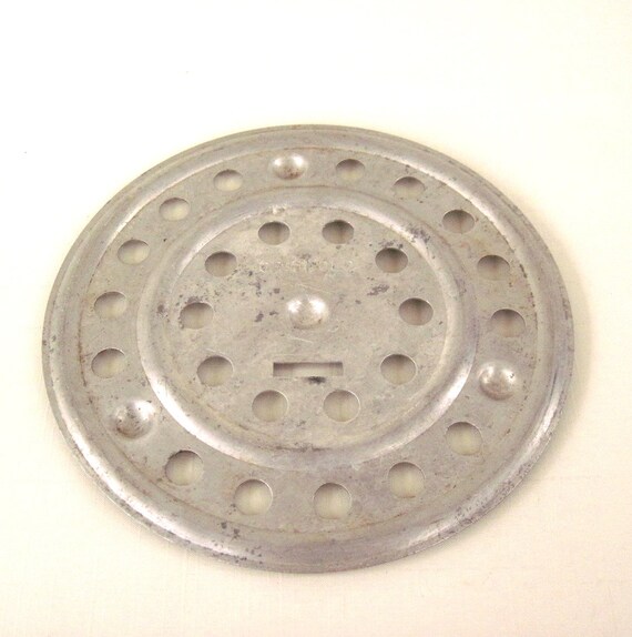 Griswold Aluminum Trivet for Cast Iron Dutch Oven 8