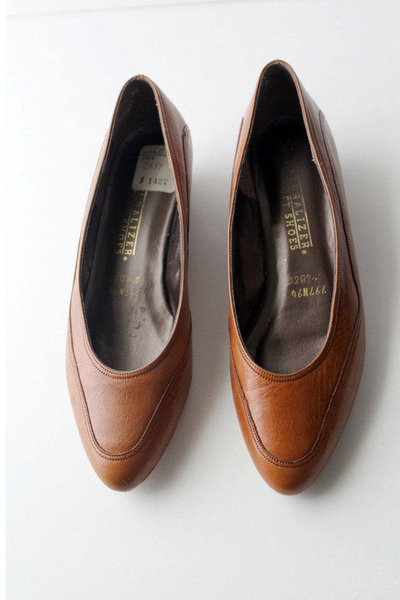 Vintage Brown/Tan Leather Pumps Women's Size 6