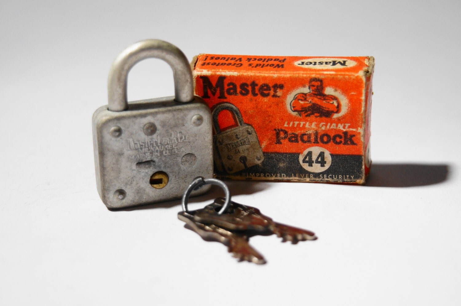 Small Pad Lock and Key with original Box Master Padlock 44