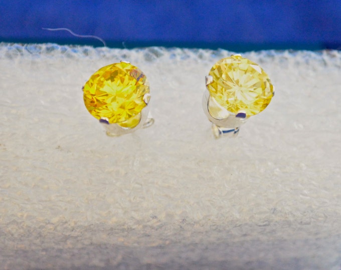 Yellow Diamond Studs, 7mm Round, Simulated, Set in Sterling Silver, Superior Luster E356