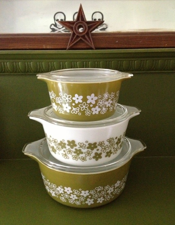 Pyrex 'Crazy Daisy' Casserole Dishes set of 3