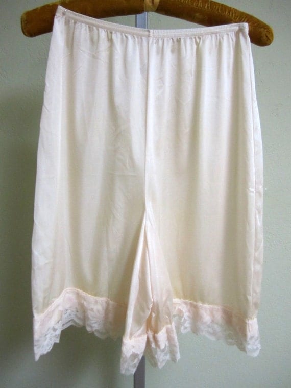 Vintage Pettipants by Lorraine/ Ivory nylon and lace 1960s-70s