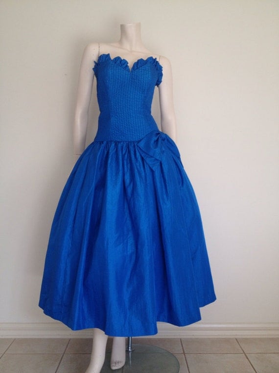Vintage 80s Electric Blue Prom Dress / Sweetheart Neckline