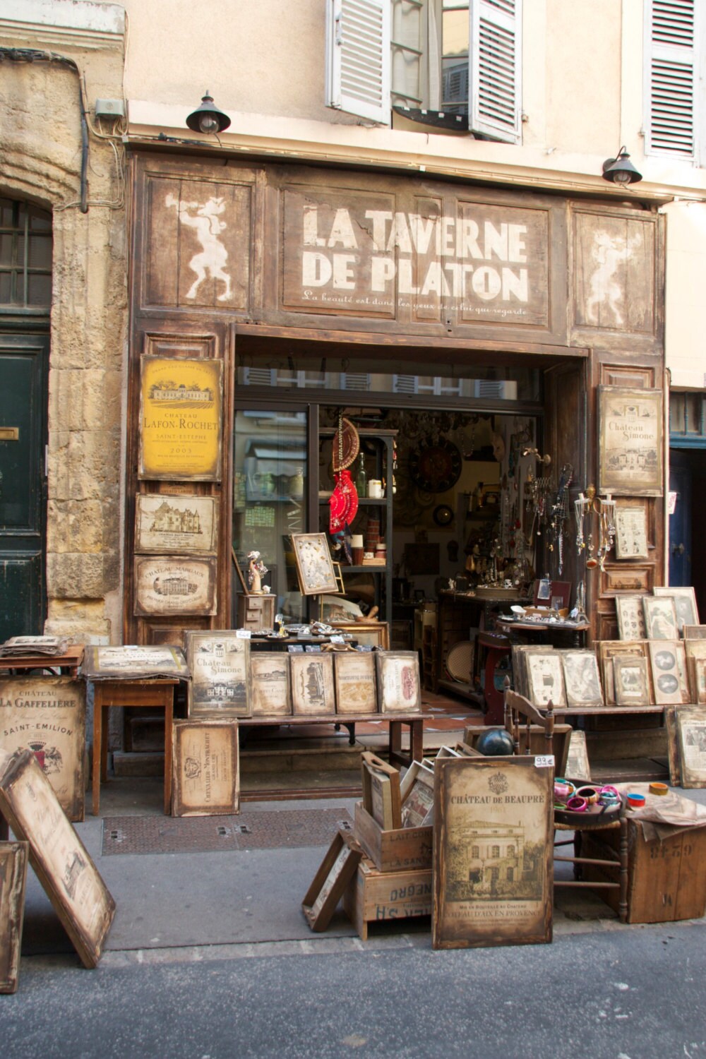 Photo of an antique shop in AixenProvence France by T3Arts