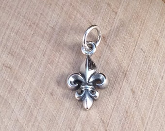 Fleur De Lis Charm, Fleur De Lis Pendant, Sterling Silver Fluer De Lis, Sterling Silver Charm, Sterling Silver Pendant, PS0185
