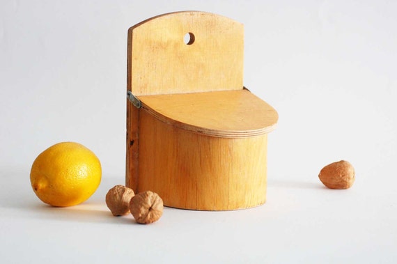 Vintage wooden salt pot // Vintage salt box