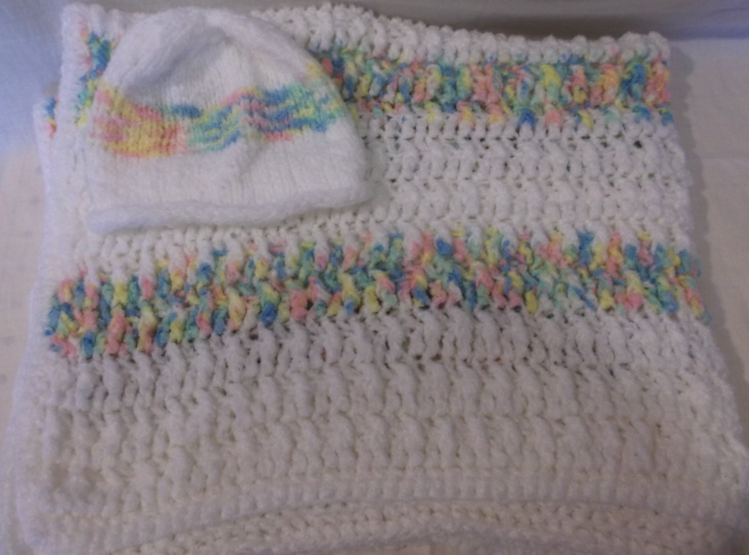 New Baby Blanket with Matching Hat 5036