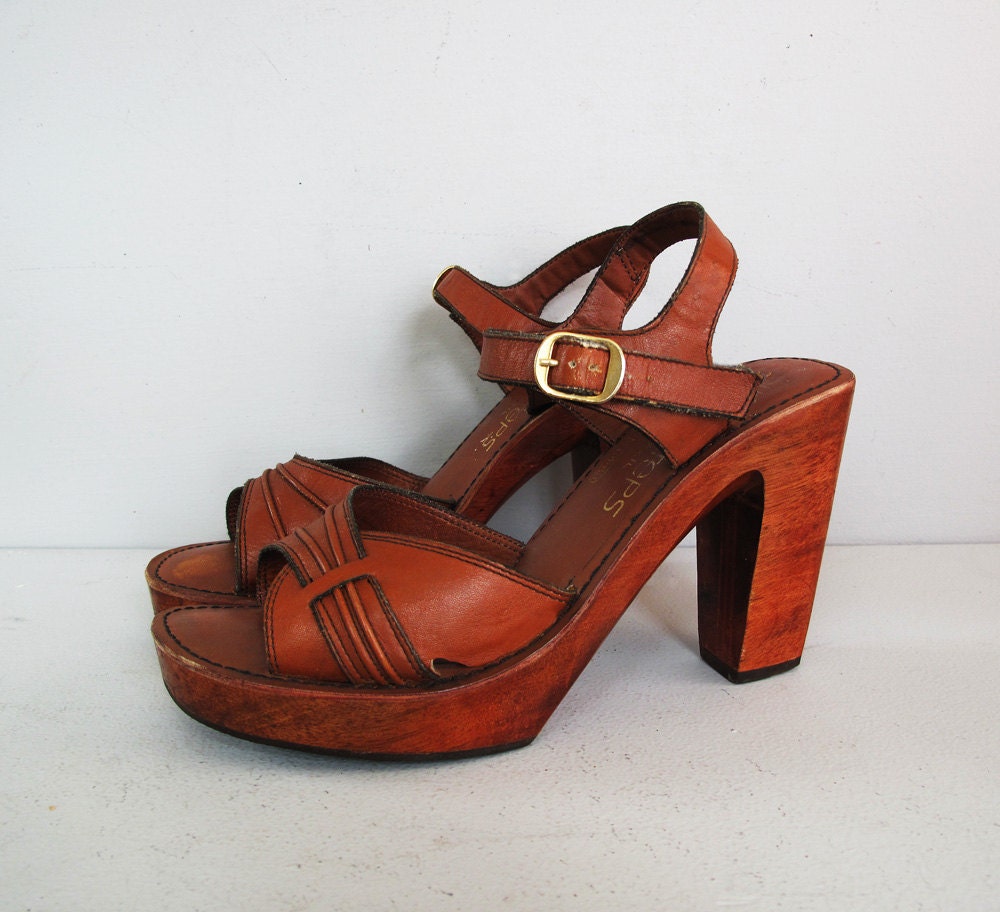 1970s brown leather PLATFORM wooden heel sandals ankle strap