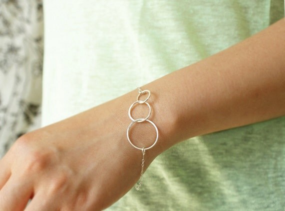 Triple circles bracelet three connected rings new mom