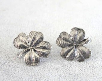 PORCELAIN ORCHID PIN SET main image 1