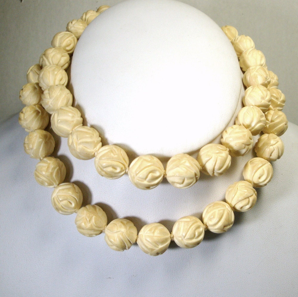 Vintage Ivory Plastic Bead Necklace 1960s Looks Like Carved