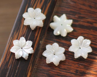 10pcs White Mother of Pearl Carved Flowers 14mm -V1141