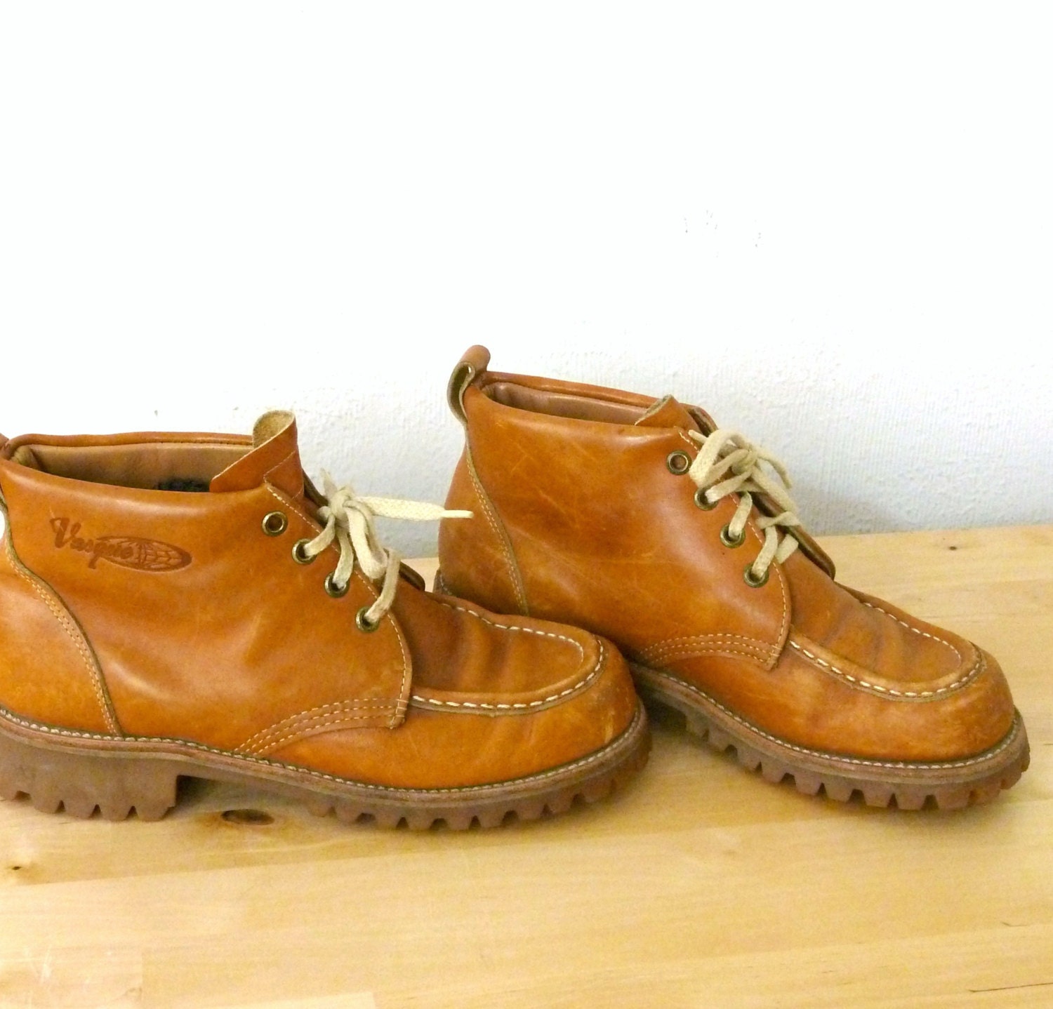 Vintage Womens Chukka Boot / Leather Hiking Boots / Tan Lace