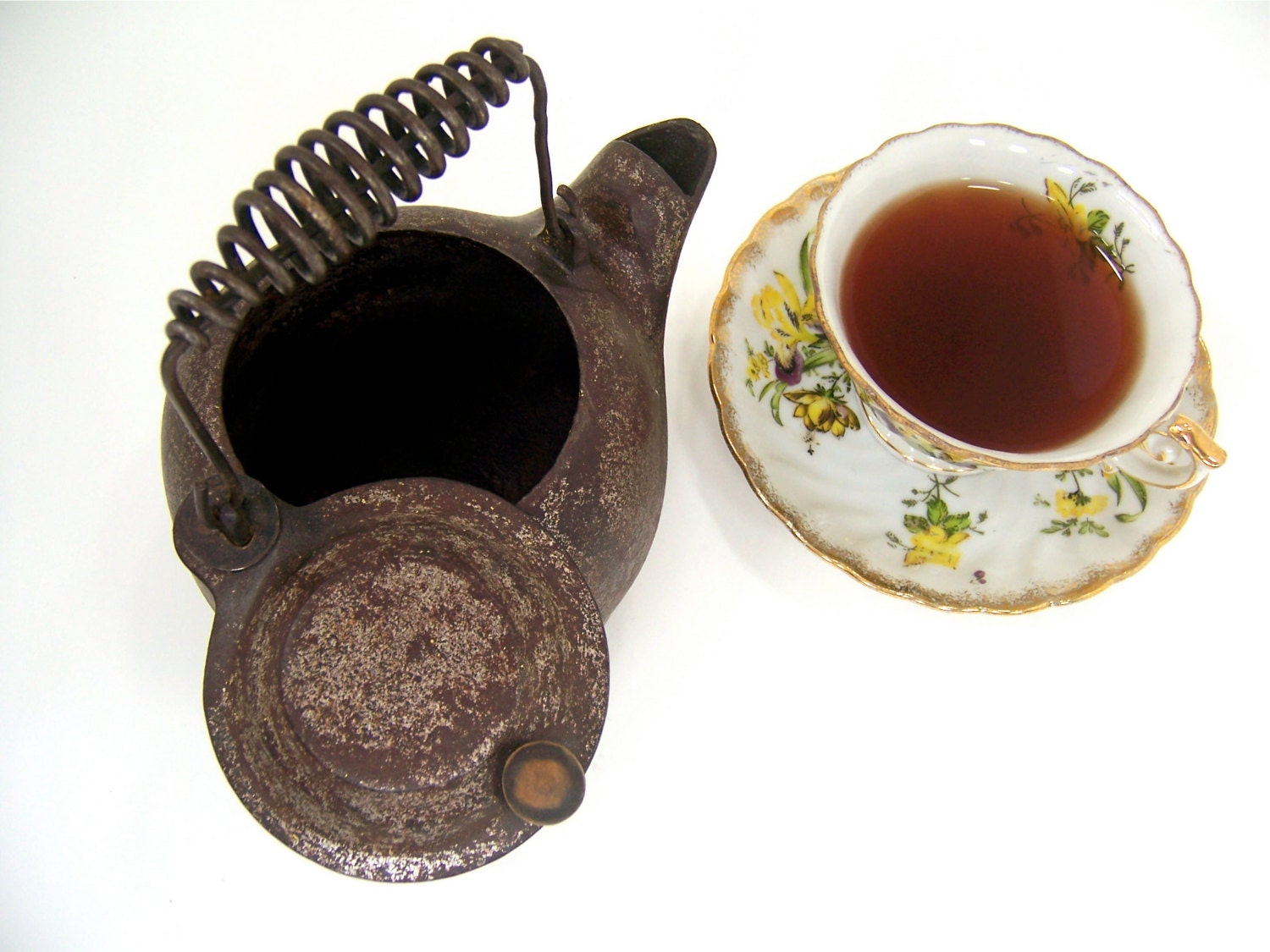 Antique teapot cast iron swivel cover wood knob spiral wire