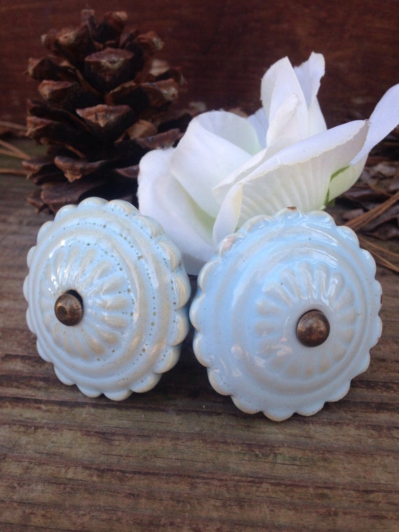 Drawer Pulls / Drawer Knobs / Shabby Chic Knobs / Set of 2