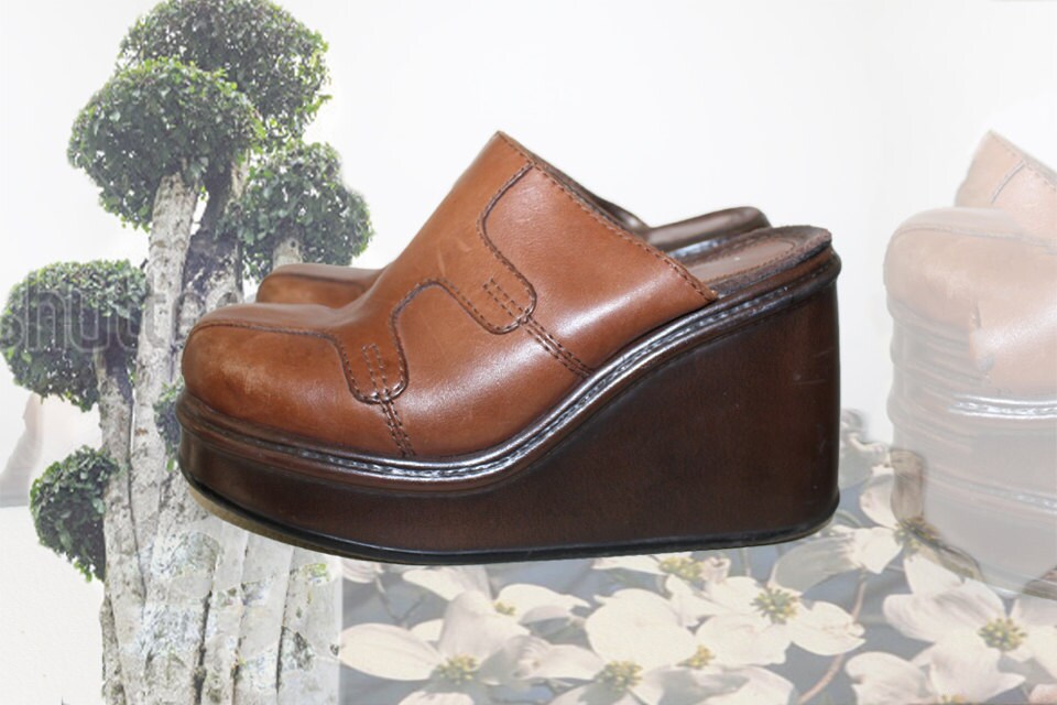 90s platform wedge brown leather clogs size 8