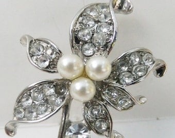 Vintage jewelry brooch in silver with clear rhinestones and simulated white pearls flower brooch
