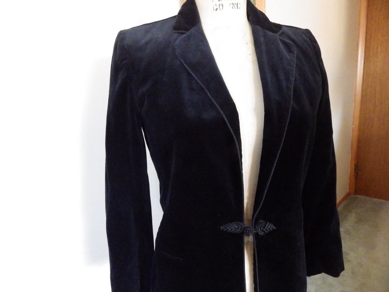 Stunning vintage velvet fitted women's jacket 1940s/50s